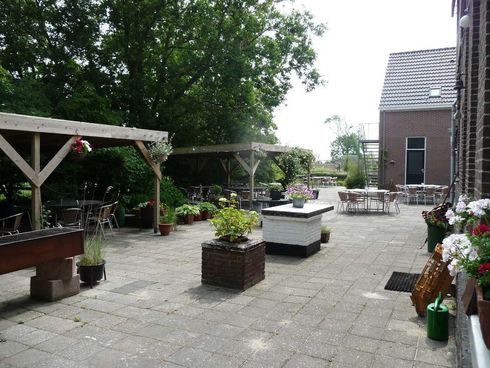 Eilandhotel Texel เดอค็อกส์ดอร์ป ภายนอก รูปภาพ The patio at the station