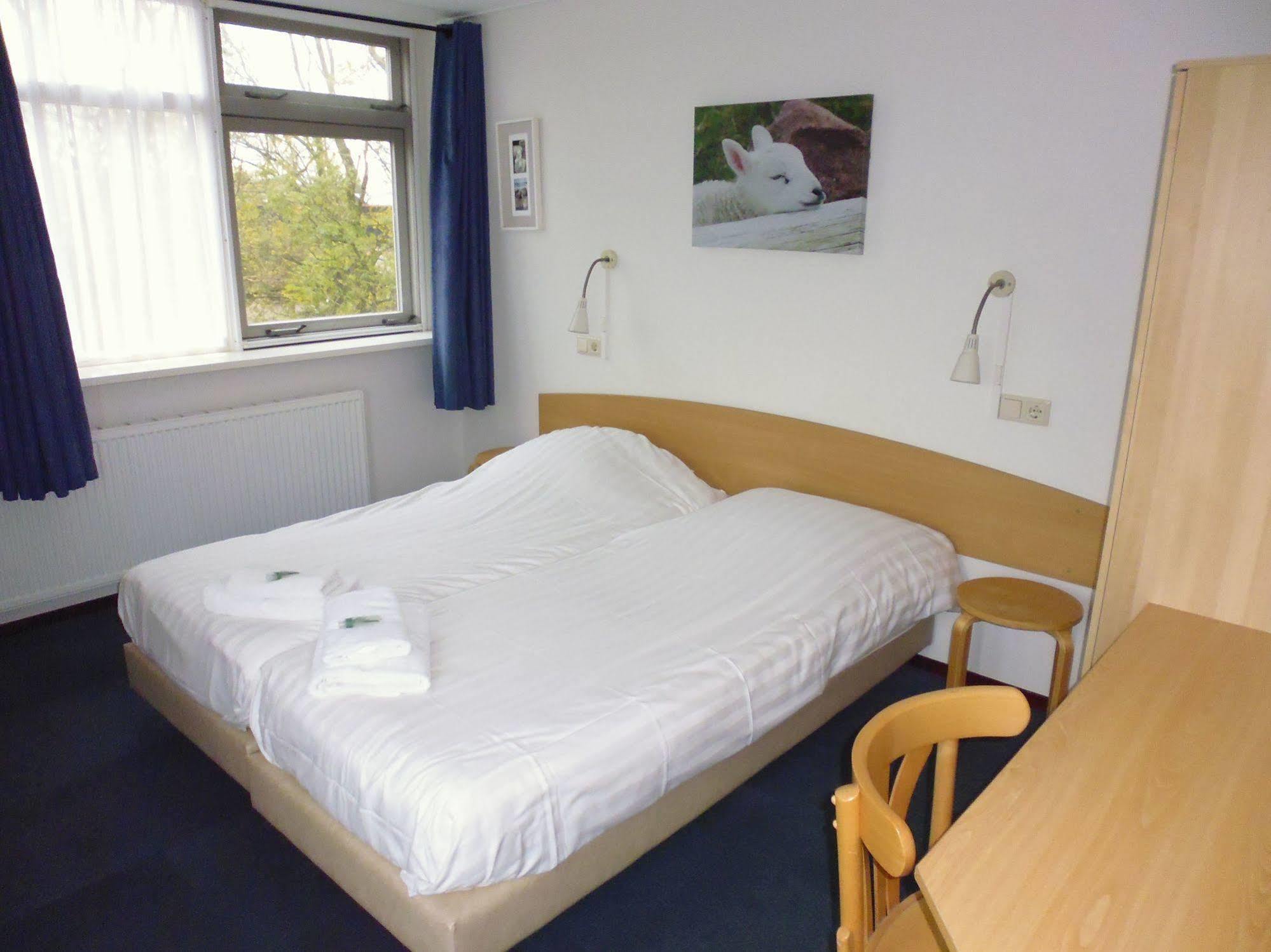 Eilandhotel Texel เดอค็อกส์ดอร์ป ภายนอก รูปภาพ A room at the hotel